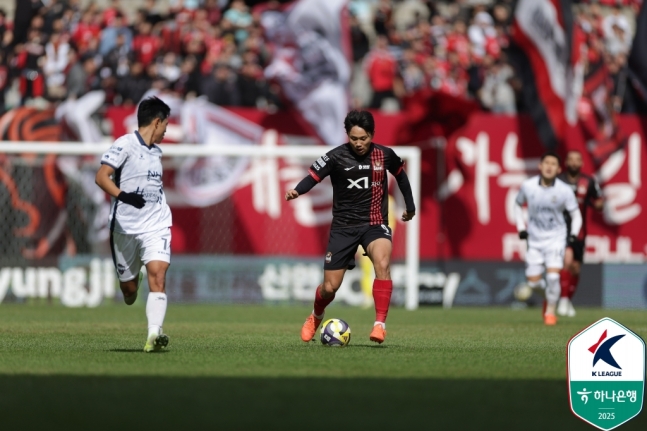 FC 서울, 김천상무와 0-0 무승부...'충격적 잔디→유효슈팅 2개'